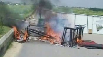 Villagers clash with cops in Noida, 3 injured