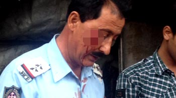Video : Traffic cop beaten up by Jammu and Kashmir minister's escort