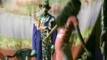 Video : रामलीला के मंच पर बार गर्ल्स का अश्लील डांस