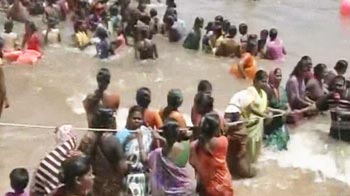Anti-nuclear protesters begin <i>jal satyagraha</i> at Kudankulam Anti-nuclear protesters begin <i>jal satyagraha</i> at Kudankulam