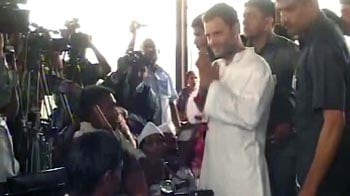 Videos : अमेठी में राहुल गांधी को झेलना पड़ा लोगों का विरोध