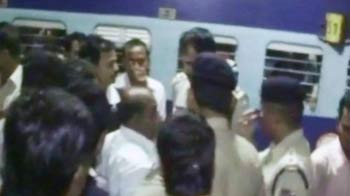 हावड़ा-नई दिल्ली एक्सप्रेस में लूटपाट हावड़ा-नई दिल्ली एक्सप्रेस में लूटपाट