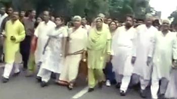 Videos : विपक्ष ने ममता को सराहा, कांग्रेस ने कहा, मना लेंगे