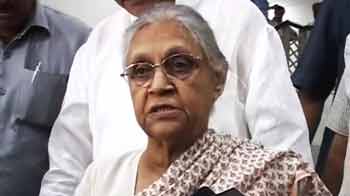 दिल्ली में गरीबों को मिलेंगे नौ सिलेंडर