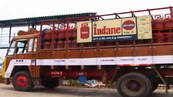 आखिर टैक्स कम क्यों नहीं करती सरकार?