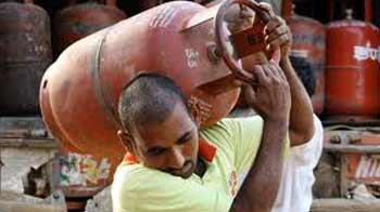 साल में सस्ते सिलेंडरों की संख्या बढ़ाएगा केंद्र! साल में सस्ते सिलेंडरों की संख्या बढ़ाएगा केंद्र!