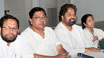 Will Mamata Banerjee quit UPA today? She hasn't returned PM's call