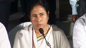 Video : Mamata Banerjee walks the talk right out of UPA