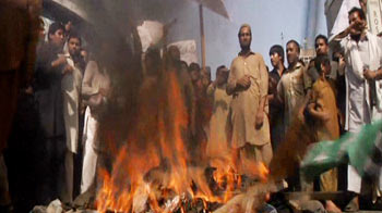 Islamabad police clashes with thousands of anti-Islam film protestors