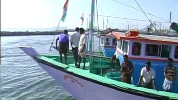 Kudankulam protests: Fishermen lay siege to Tuticorin port Kudankulam protests: Fishermen lay siege to Tuticorin port