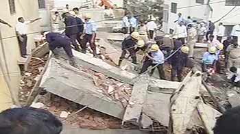 पुणे में रिहायशी इमारत गिरी, छह मरे पुणे में रिहायशी इमारत गिरी, छह मरे