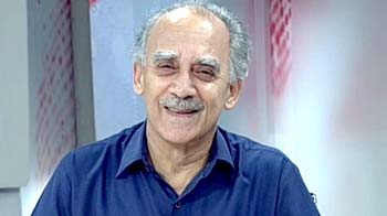 FDI in retail won't help or hurt, says Arun Shourie; BJP seeks distance