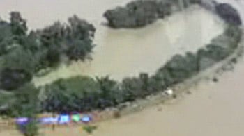 Video : बाढ़ से आधा असम पानी में डूबा