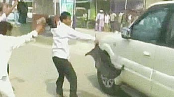 मुख्यमंत्री नीतीश को दिखाए काले झंडे