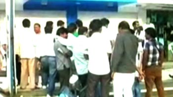 कैमरे में कैद : मोबाइल दुकान में 10 बदमाशों ने की चोरी