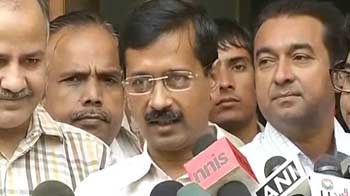 Amid deep rift, Kejriwal meets Anna 'to seek blessings'