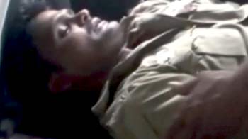 Videos : आगरा : ट्रेन में पुलिस सुरक्षा में आरोपी की हत्या