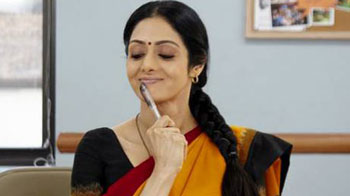 बॉलीवुड फिल्मों में अंग्रेजी की टांग खिंचाई...