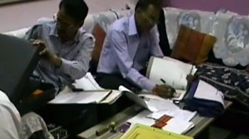 टीचर के घर छापे में मिली दो करोड़ की संपत्ति