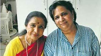 आशा भोंसले की बेटी वर्षा ने गोली मारकर की खुदकुशी आशा भोंसले की बेटी वर्षा ने गोली मारकर की खुदकुशी