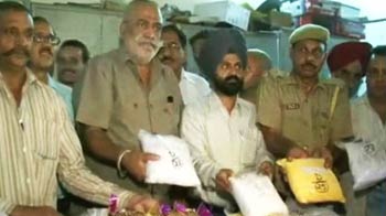 Huge quantity of drugs seized from Pakistan train Huge quantity of drugs seized from Pakistan train