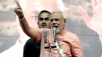 डीएलएफ पर नरेंद्र मोदी भी रहे हैं मेहरबान!