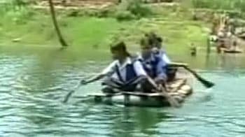 Video : Young girls have to row to reach school in Rajasthan