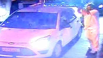 गुजरात : टोल मांगा तो कांग्रेस सांसद ने तानी बंदूक गुजरात : टोल मांगा तो कांग्रेस सांसद ने तानी बंदूक