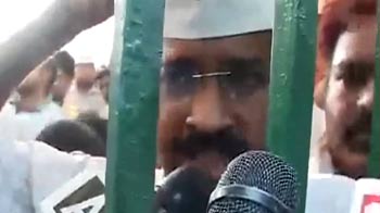 Video : खुर्शीद को लेकर केजरीवाल का अनिश्चितकालीन धरना