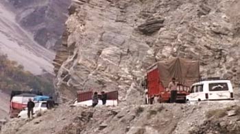 Videos : श्रीनगर को लेह से जोड़ता खतरनाक जोजिला