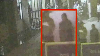 Video : सीसीटीवी : डीडीयू अस्पताल से बच्चा चुराते 'डॉक्टर' कैद