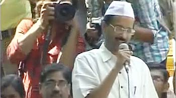 खुर्शीद पर केजरीवाल ने फिर बोला हल्ला