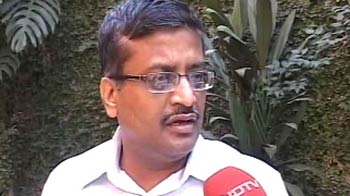 Video : IAS officer transferred three days after he asked for Vadra-DLF inquiry
