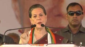 In Karnataka, Sonia Gandhi accuses BJP of running corrupt governments