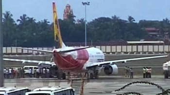 Videos : 'हाईजैक' संदेश से तिरुअनंतपुरम हवाई अड्डे पर हंगामा