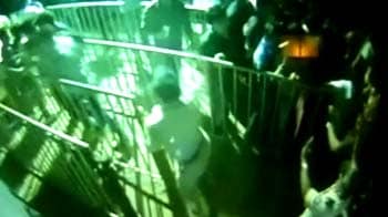 Video : Caught on camera: Pune cop creates ruckus at Enrique concert