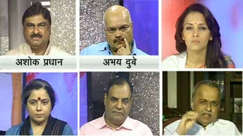 बीजेपी में बवाल, केजरीवाल पर भी सवाल