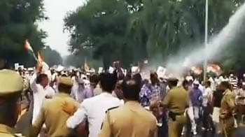 Videos : 'दामाद को बचाने के लिए क्रूरता पर उतरी कांग्रेस'