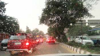 Hailstones, rain and storm in Delhi