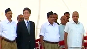 Advani, Sushma bat for Gadkari as allegations mount Advani, Sushma bat for Gadkari as allegations mount