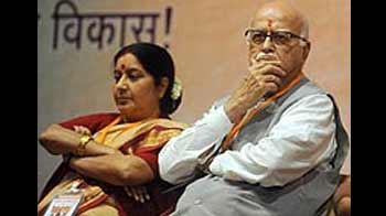 गडकरी के बचाव में उतरे आडवाणी-स्वराज