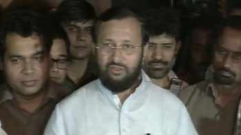 Gadkari to continue as BJP president, but second term at risk