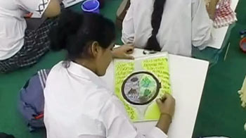 दिल्ली : बच्चों ने पेंटिंग में उतारी पहाड़ों की दशा दिल्ली : बच्चों ने पेंटिंग में उतारी पहाड़ों की दशा