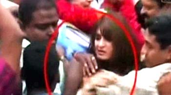 Sunanda Tharoor trapped, harassed by crowd at airport