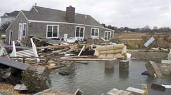 US East Coast reels from deadly Superstorm Sandy; over 40 dead