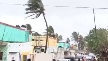 Video : Cyclone Nilam makes landfall south of Chennai, no major damage