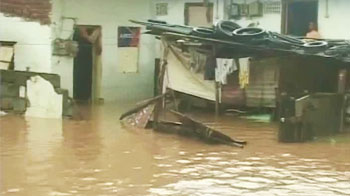 Heavy rains in Andhra Pradesh: 25 dead, 80000 evacuated, trains stalled