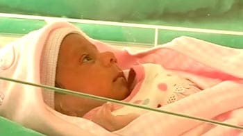 Video : Rickshaw puller's baby much better now, they head home from hospital