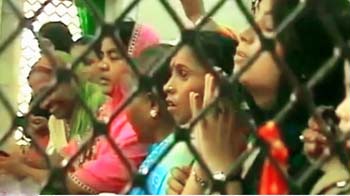 Videos : हाजी अली दरगाह में महिलाओं के प्रवेश पर रोक
