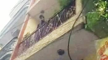 Videos : दिल्ली : पंखे से लटकी मिली पार्षद की लाश